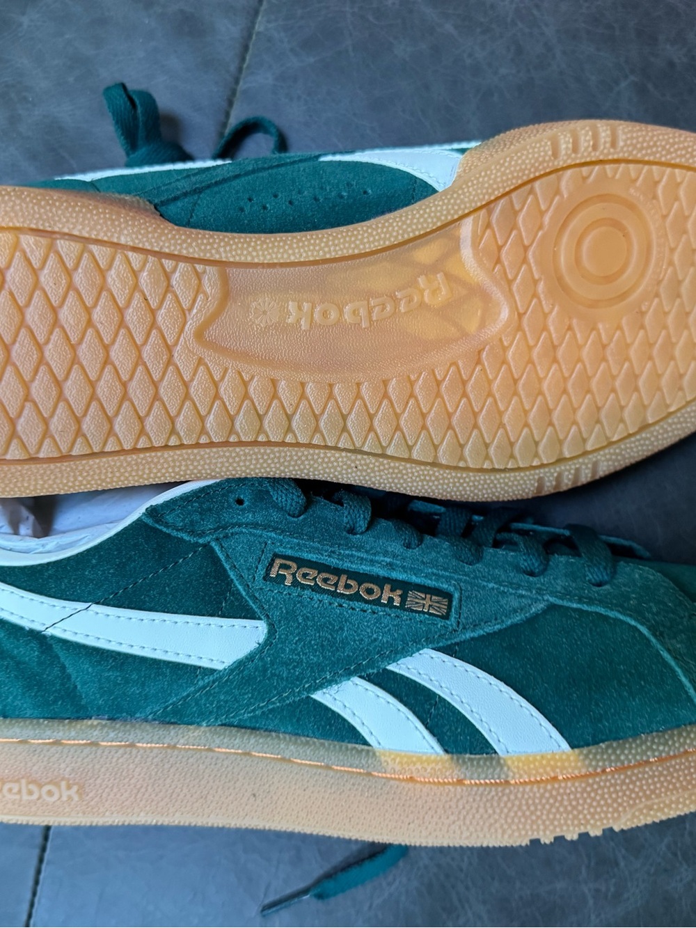 Reebok Suede Low-Top Sneakers with Gum Sole collegiate green 11.5 women /10Mens - Picture 10 of 15